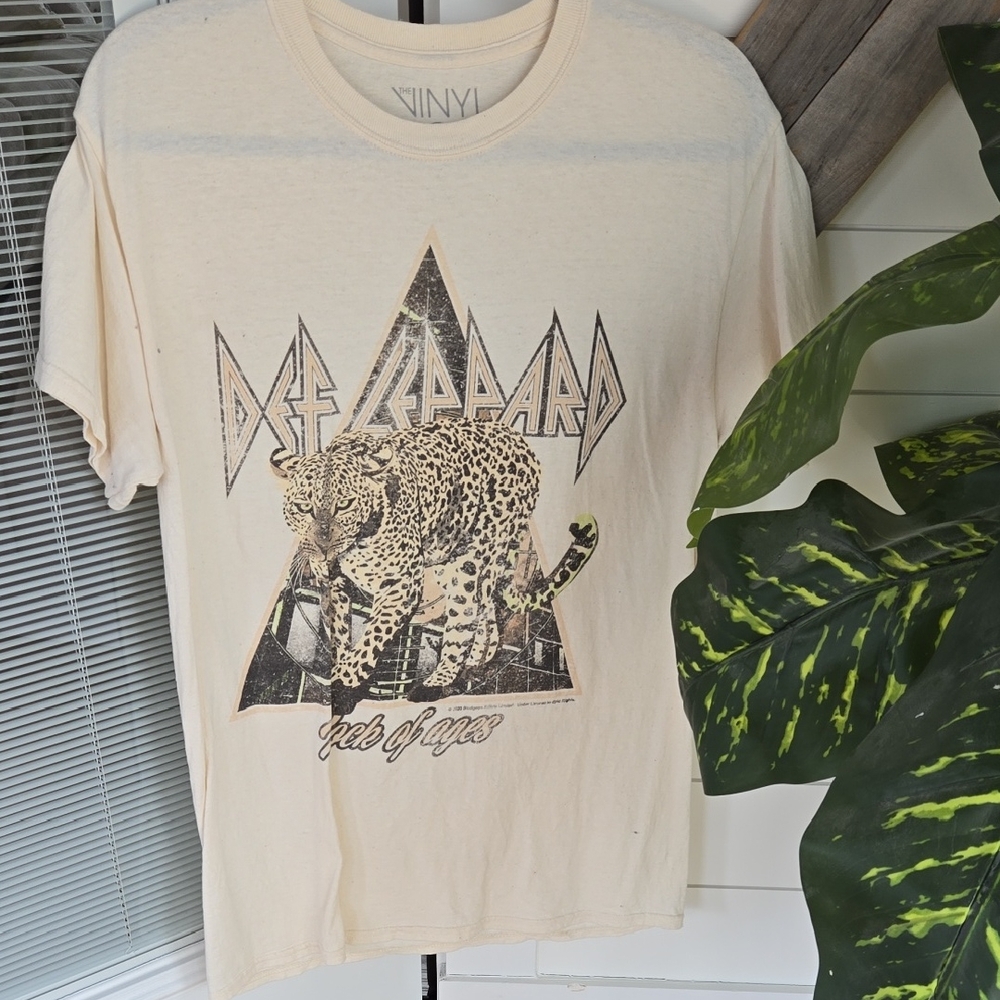 Def Leppard Graphic Tee in Cream
